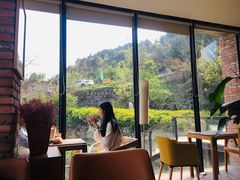 靠窗位-远山有窑