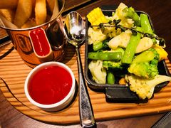 -恰餐厅及酒吧 CHAR Bar & Grill (北京丽都皇冠假日店)