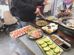 -围炉肉舍•炭烤活鳗•丹东海鲜烤肉(步行街店)