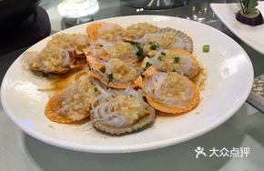 Steamed Golden Clams with Garlic and Vermicelli