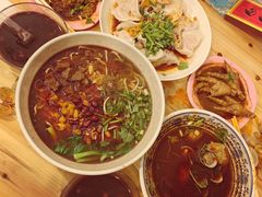 -爆炸头阿姨小四川正宗川味小吃(无任何分店)