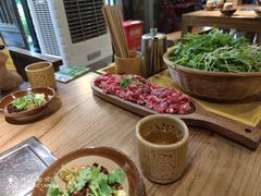 -野山舂·贵州现舂酸汤火锅(鸿通城店)