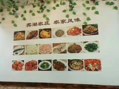 螃蟹杂鱼锅，半汤花鲢-宾湖农庄·农场特色(太湖龙之梦店)