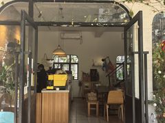 -彳亍咖啡·这里(水湾路店)