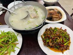 -余杨鸭鸭餐厅