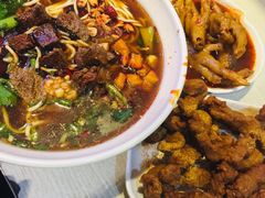 -爆炸头阿姨小四川正宗川味小吃(无任何分店)