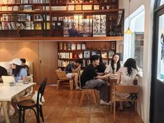 -彳亍咖啡·这里(水湾路店)