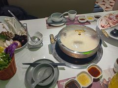 -洪氏嗨捞·广东猪肚鸡·椰子鸡火锅(西咸万象城店)