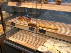 面包甜点陈列柜-面包新语(融创茂店)