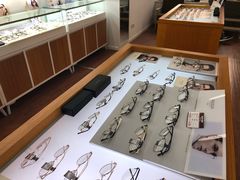 -视野联行眼镜•蔡司•依视路(温江店)