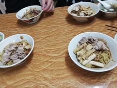 -松树干拌面店
