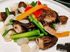 羊肚菌灼芦笋-弘馆·镜湖印象