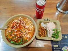 -亮亮面馆(经六路店)