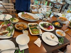 -Chom Cafe and Restaurant