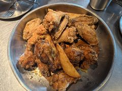 原味炸鸡和酱油鸡双拼-MI WU FACTORY米屋美食工厂餐厅(绿地店)