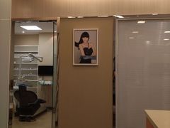 -瑞尔齿科(上海长风大悦城店)