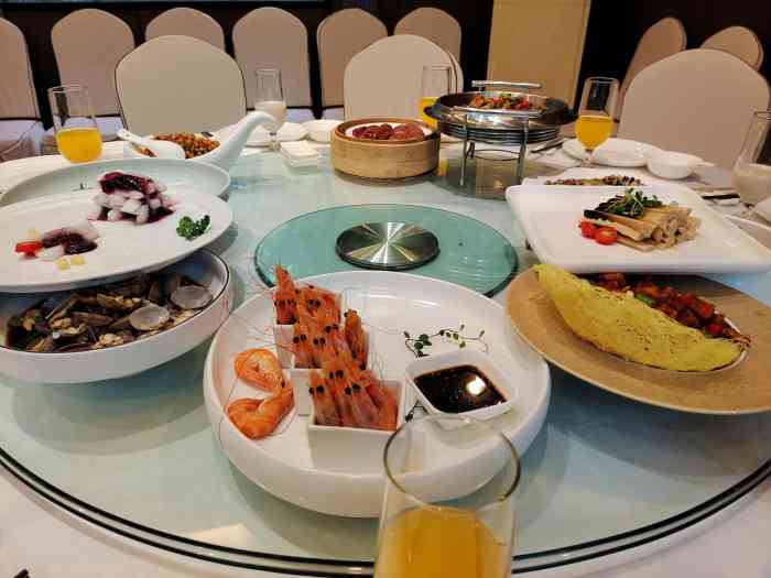 京川烤鸭酒楼-"[薄荷]环境:里面分了几个园,头顶是透明.