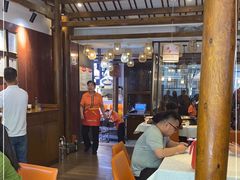 大堂-阿瓦山寨·湘菜现炒·剁椒鱼头王(咸阳总店)
