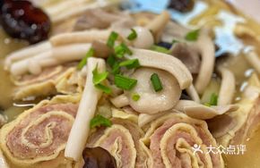Steamed Duck Roll with Fresh Ingredients