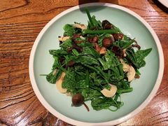 丝瓜尖拌菌菇-中8楼风尚云南菜(颐堤港店)