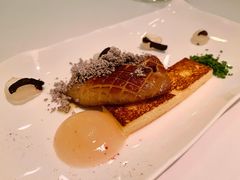 香煎鹅肝配黑橄榄，荔枝酱和吐司-Jean Georges