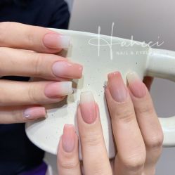 -花岐款式专研健康美甲沙龙