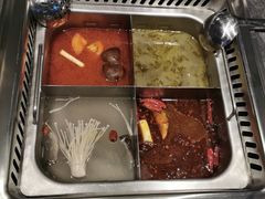 酸汤四宫格-前门后头老北京铜锅涮肉·京味菜·烤鸭(伊藤洋华堂店)