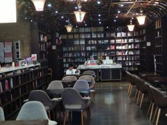 -钟书阁(松江泰晤士小镇店)