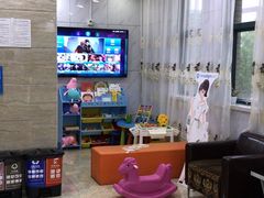 -茂菊口腔连锁(浦东南路店)