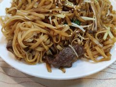 特色干炒牛河-强记鸡粥美食