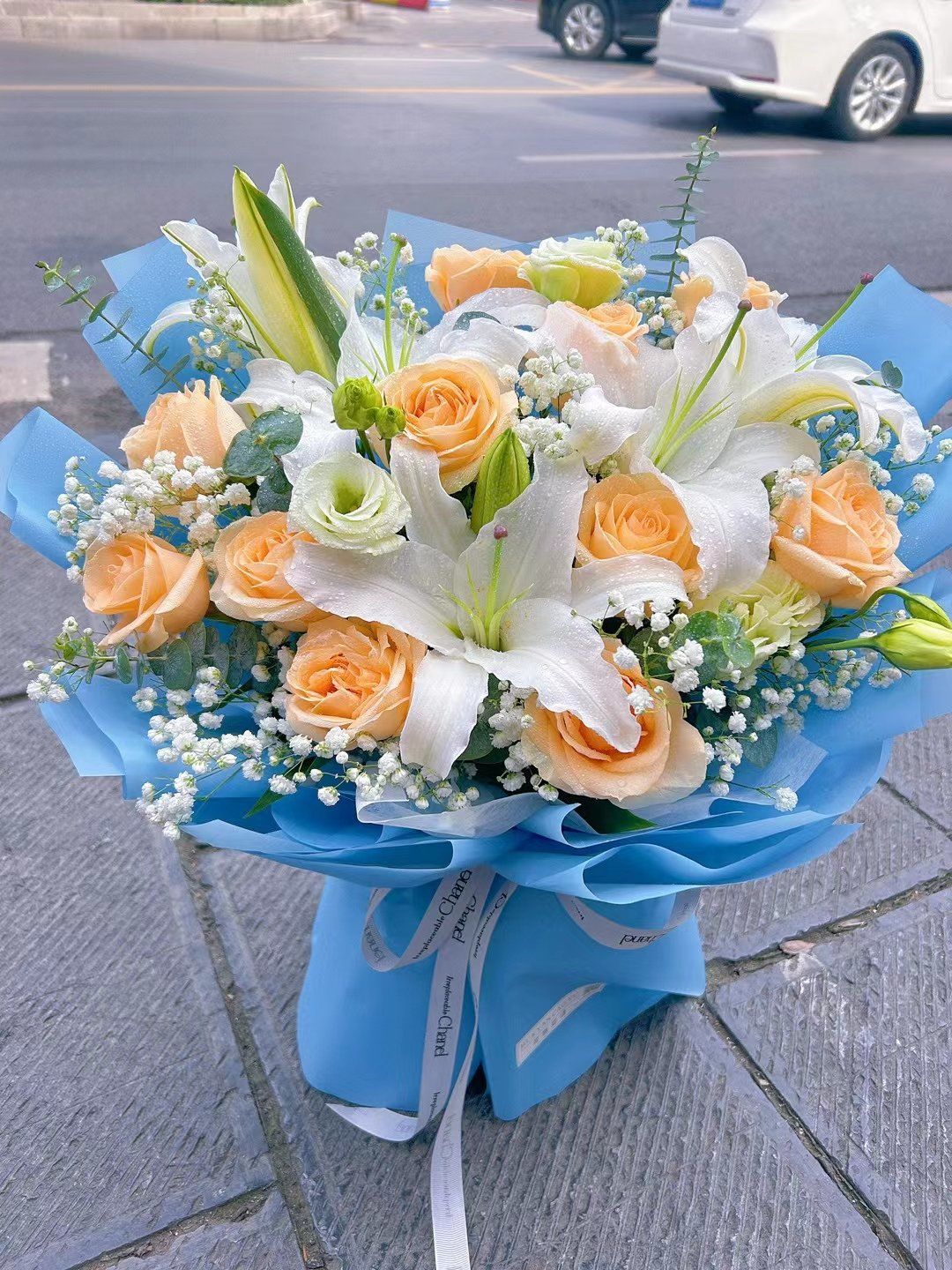 香槟玫瑰百合花束