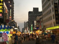 -六合夜市