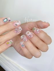 -花岐款式专研健康美甲沙龙