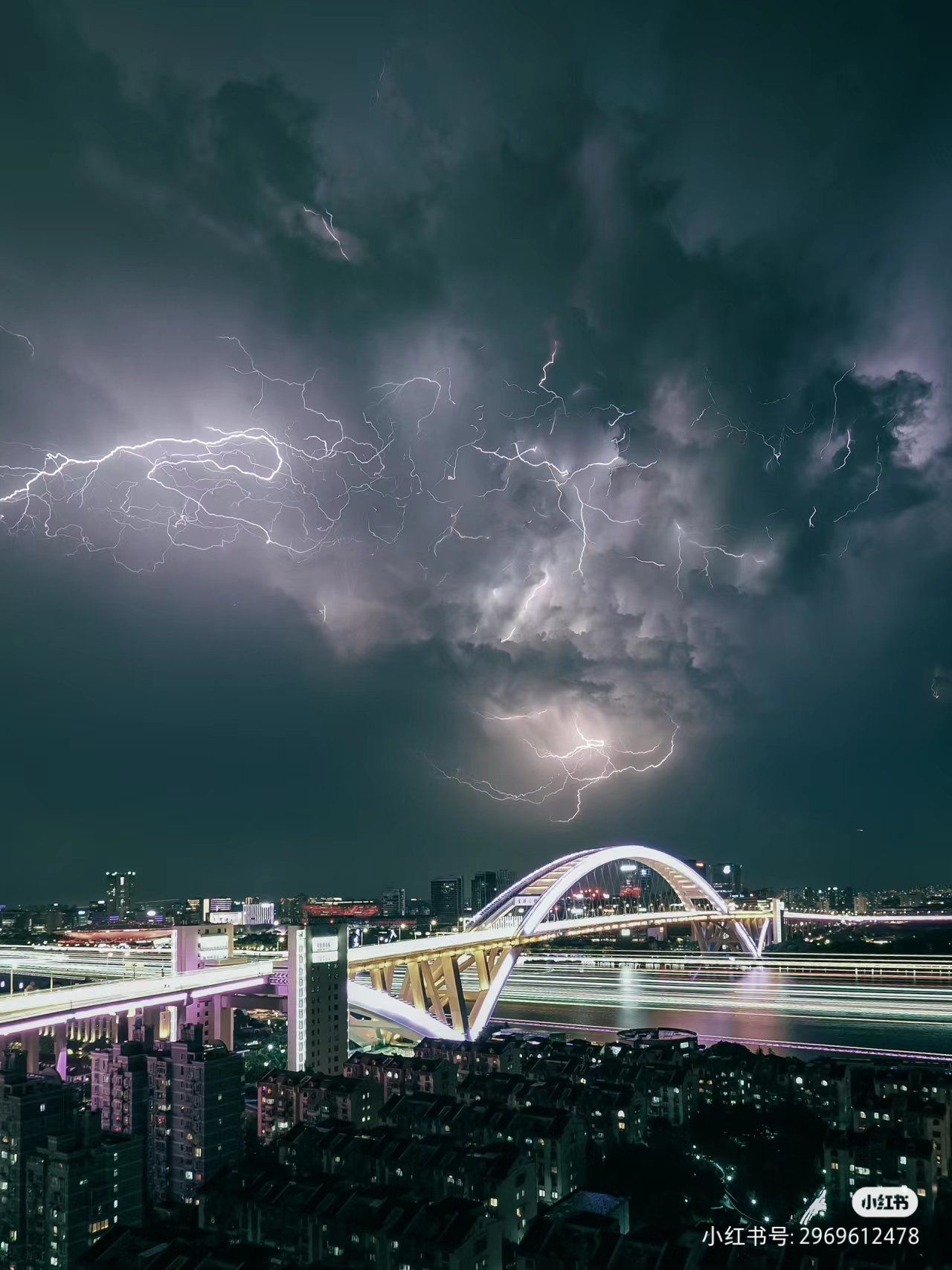 暴雨如注下的雨跑 3 km