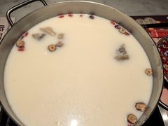 -尚尚仙·酸汤猪手·猪肚鸡火锅(华联万柳购物中心店)