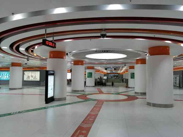 下瓦房(地铁站)-"下瓦房站是1号线和5号线的换乘站,自打5.