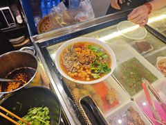 -爆炸头阿姨小四川正宗川味小吃(无任何分店)