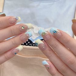 -花岐款式专研健康美甲沙龙