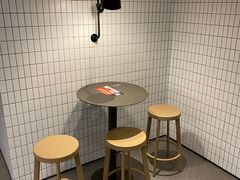 用餐区-肯德基(成山路地铁站店)