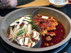 骨汤鸳鸯锅-潘小辣鲜肉老火锅