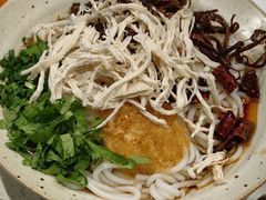 老昆明凉米线-半山腰·云南菜(侨福芳草地店)