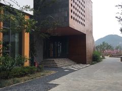 -田园东方蜜桃村的田野营地