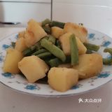 比如昨天就是豆皮、榴莲千层和土豆烧豆角