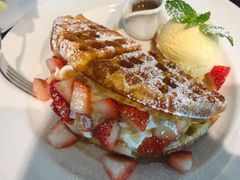 -ROAST coffee & eatery