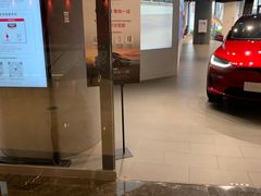 -TESLA 特斯拉(上海太古汇体验店)