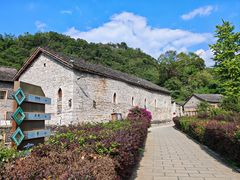 -高荡千年布依古寨旅游景区