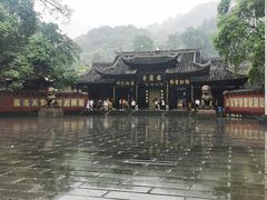 -峨眉山报国寺