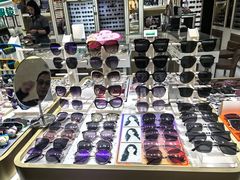 -美式眼镜·授权蔡司.依视路.尼康.豪雅.明月(人民广场店)