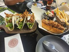 -BOURBON 玻本美式餐厅酒吧(虹桥新天地店)