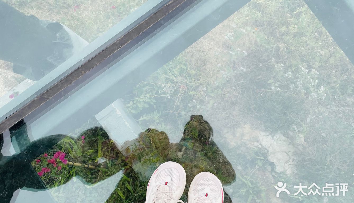 周末过来溜娃爬山棒棒的，唯一的缺点就是交通不太便利